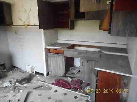 4400 St Clair (32)_m.jpg